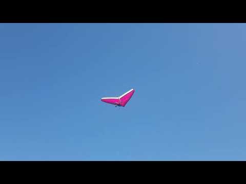 Atterrissage deltaplane à Annecy Doussard