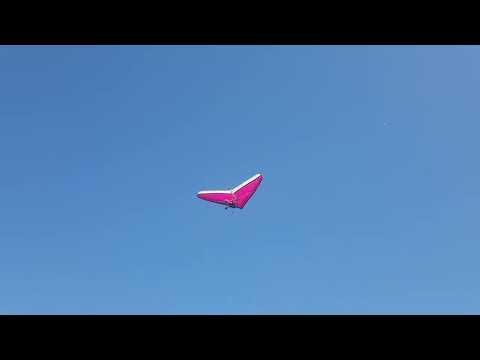 Atterrissage deltaplane à Annecy Doussard