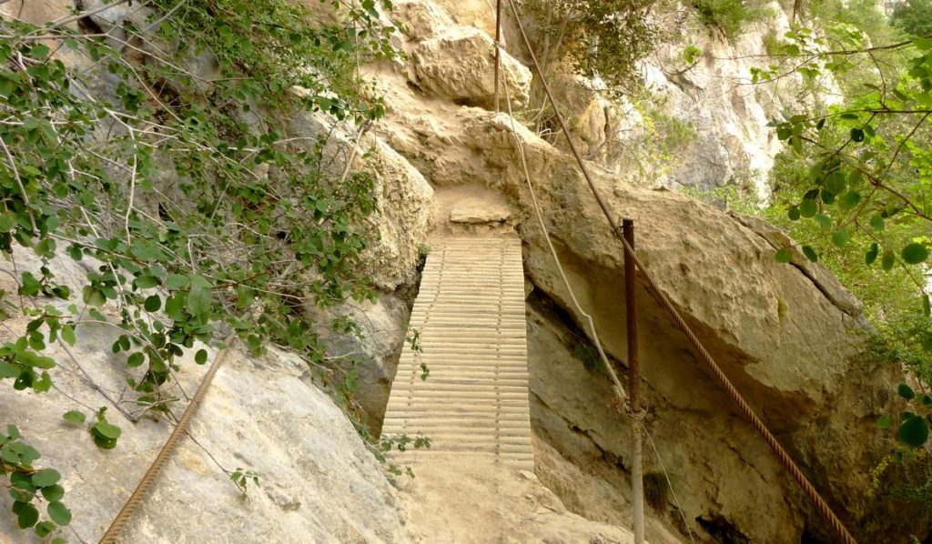 passerelle en bois sentier de l'Imbut