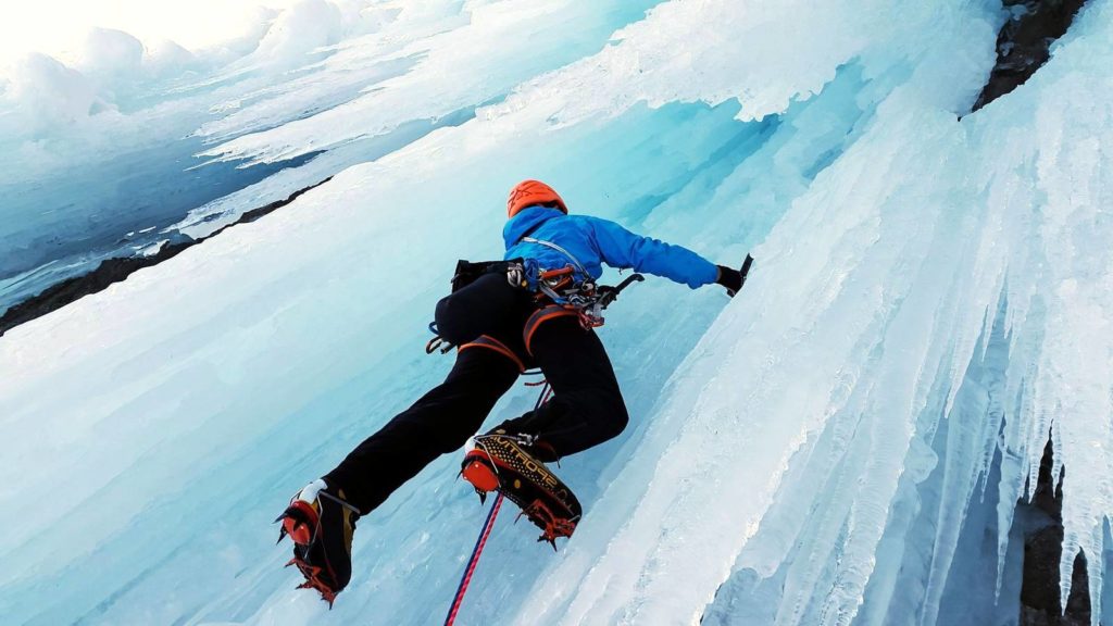 Escalade sur cascade de glace