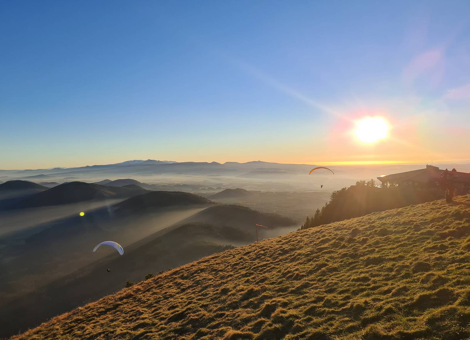 Couché de soleil parapente au Puy de Dôme