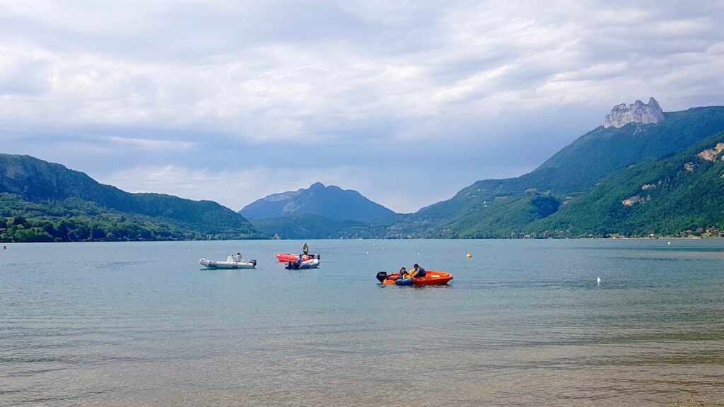 Récupération pilote dans l'eau SIV Annecy