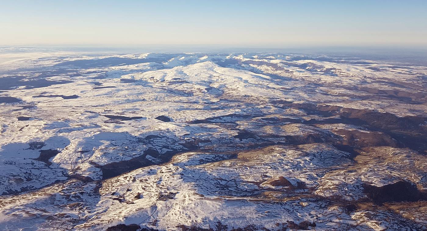 Massif du Cantal vu d'une Montgolfière