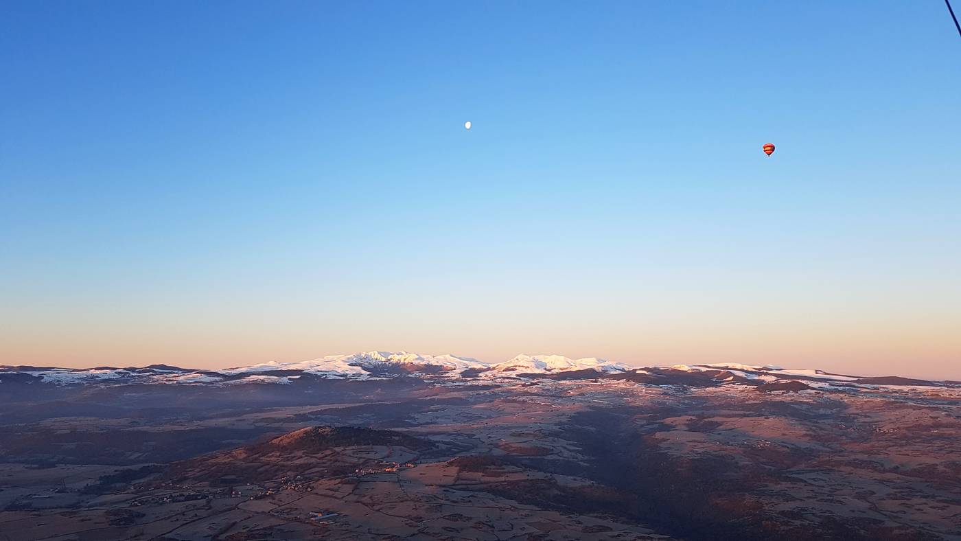 massif du Sancy en montgolfière