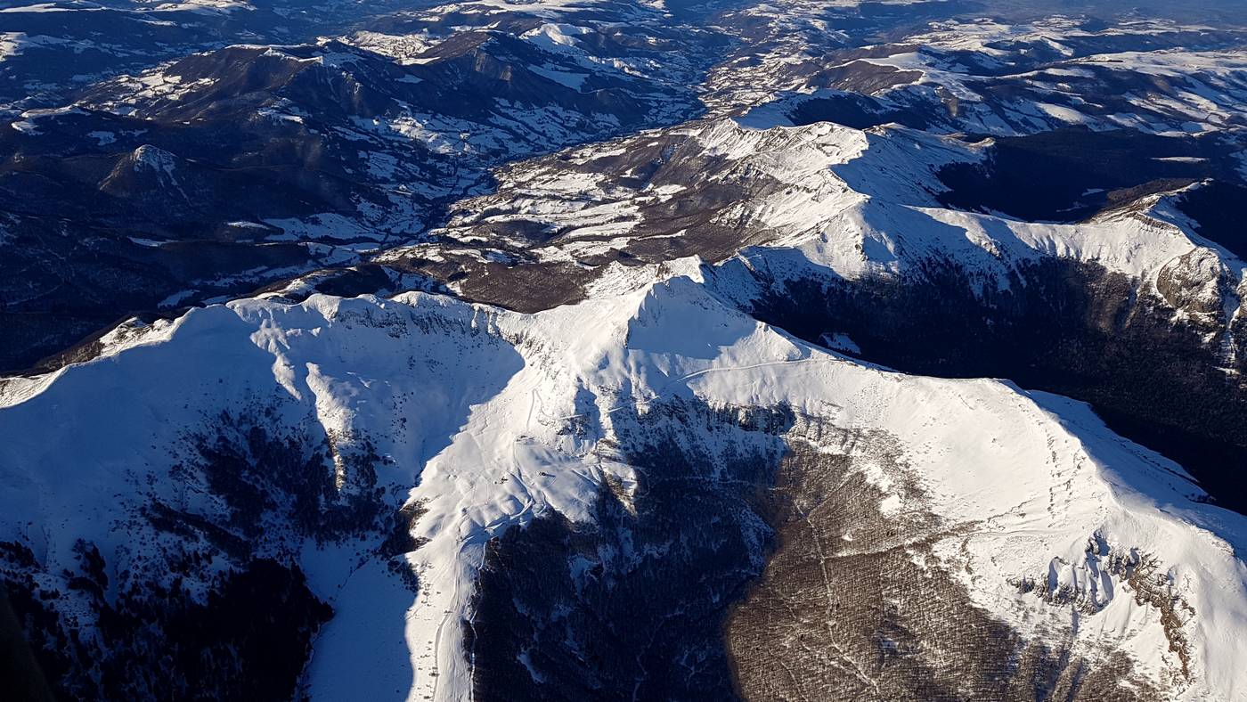 puy mary Cantal en montgolfière