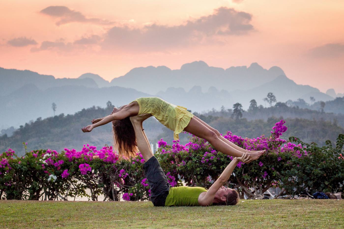 Acroyoga : figure baleine