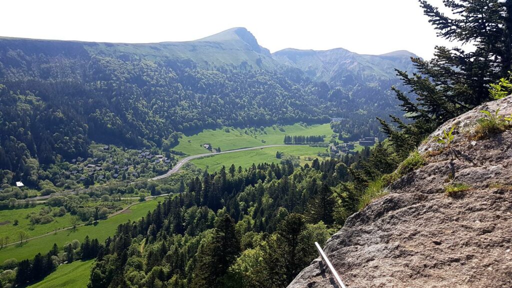 vue sur la vallée du mont dore