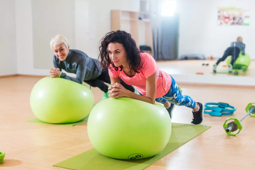 4 exercices incontournables en salle