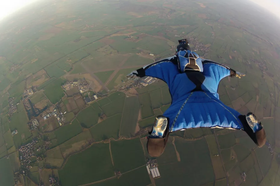 wingsuit vs parachutisme