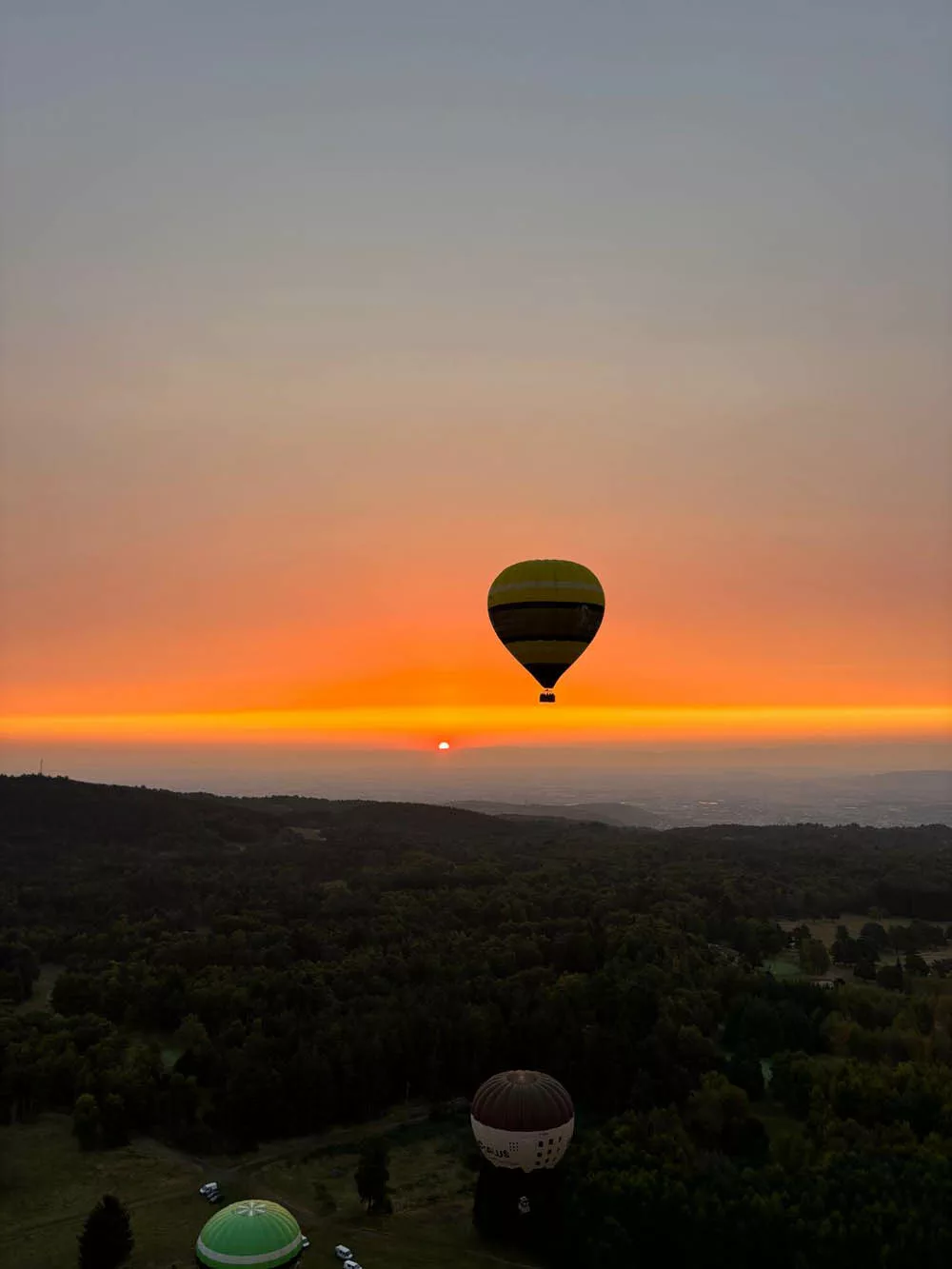 lever de soleil en montgolfière