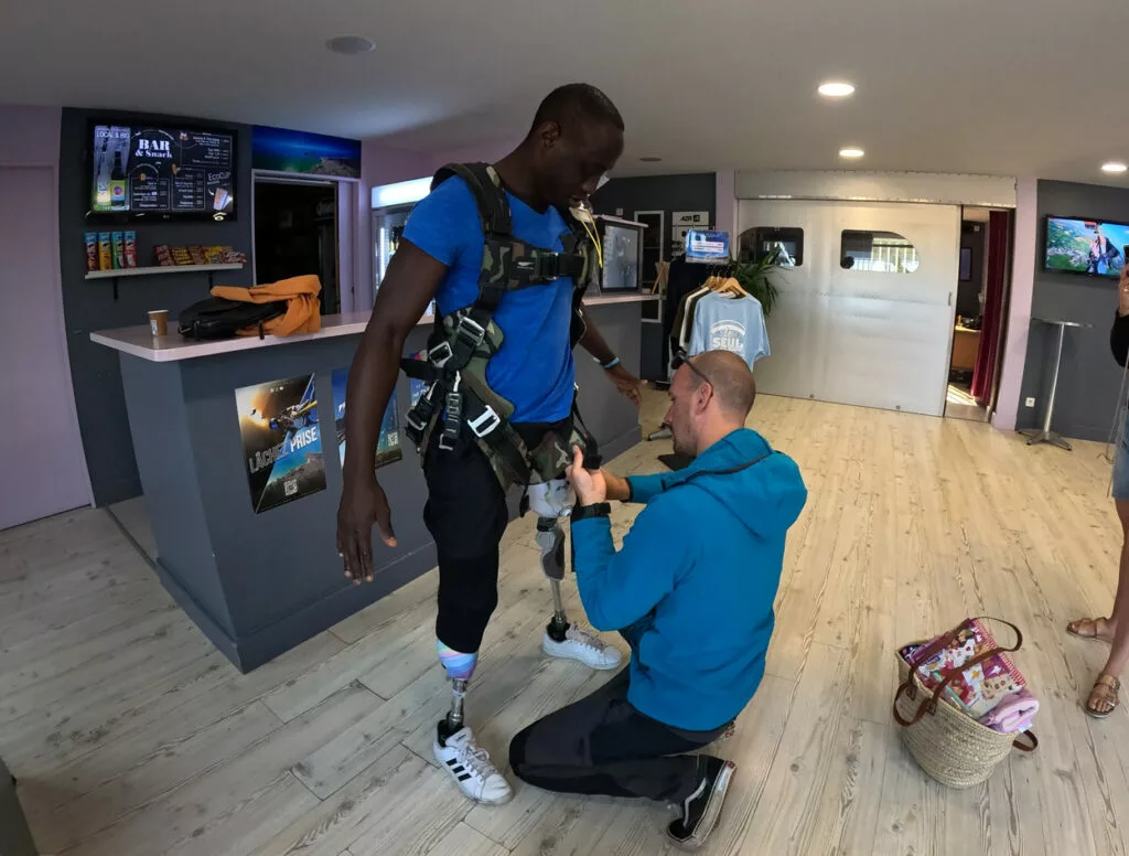 Saut en parachute avec un handicap