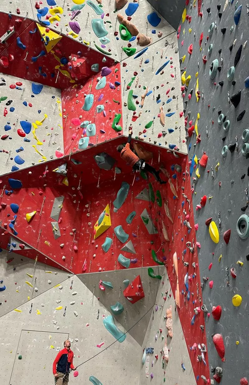 Assurage escalade en tête