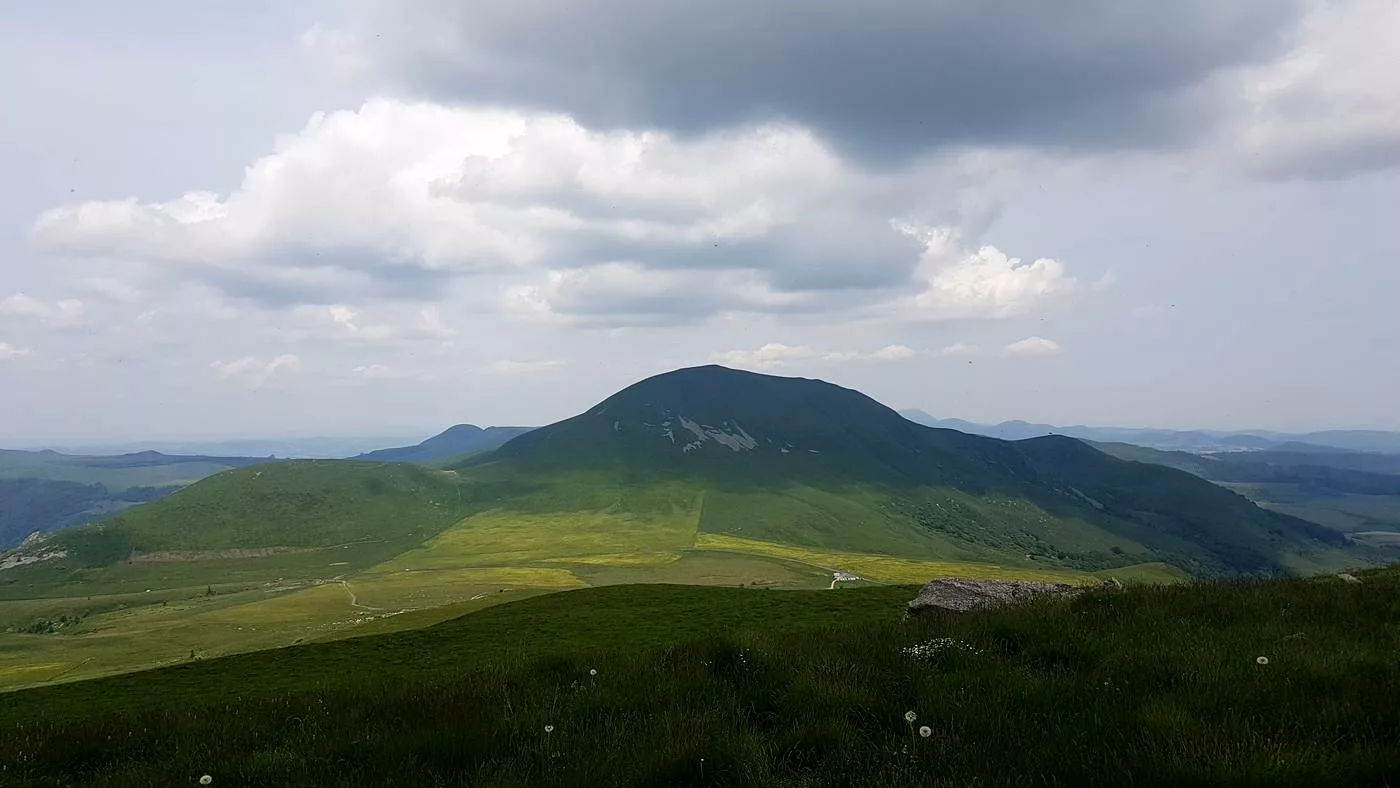 Le puy de l'angle vue depuis le Roc Cuzeau
